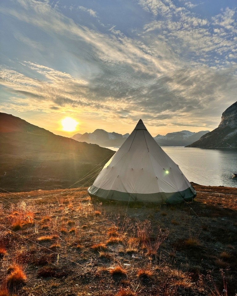 Ταξίδι ζωής στη Γροιλανδία: Σκηνές με θέα στα παγόβουνα