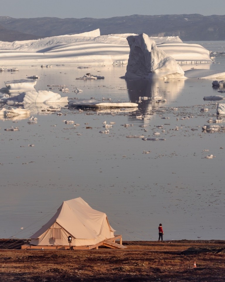 Ταξίδι ζωής στη Γροιλανδία: Σκηνές με θέα στα παγόβουνα