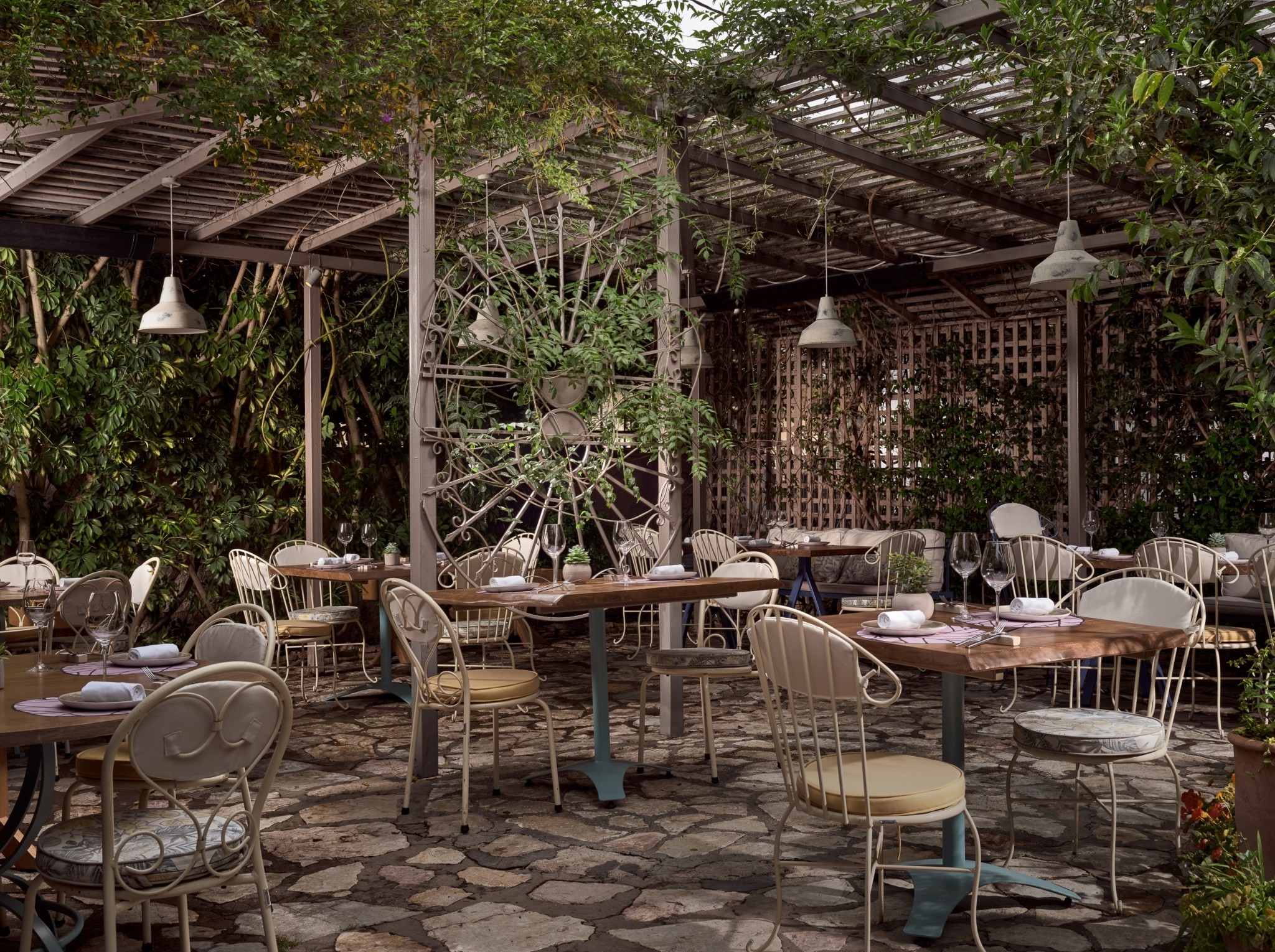 Prosilio & Olive Tree Houses: Δυο νέοι επιχειρηματίες στη Ζάκυνθο κάνουν τη διαφορά