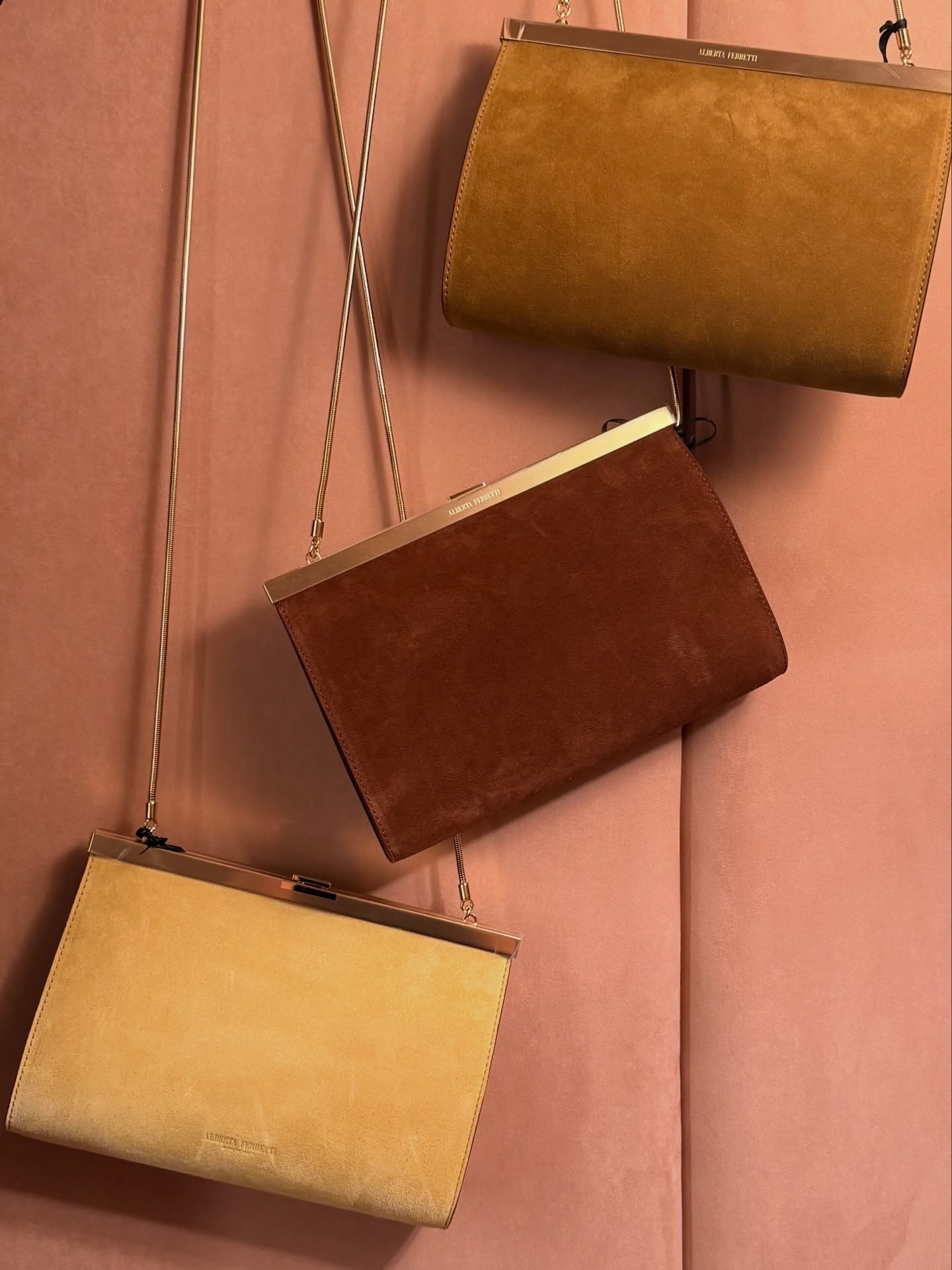 Οι άνθρωποι που βρίσκουν τα πιο δυσεύρετα κομμάτια της μόδας για την ελίτ 