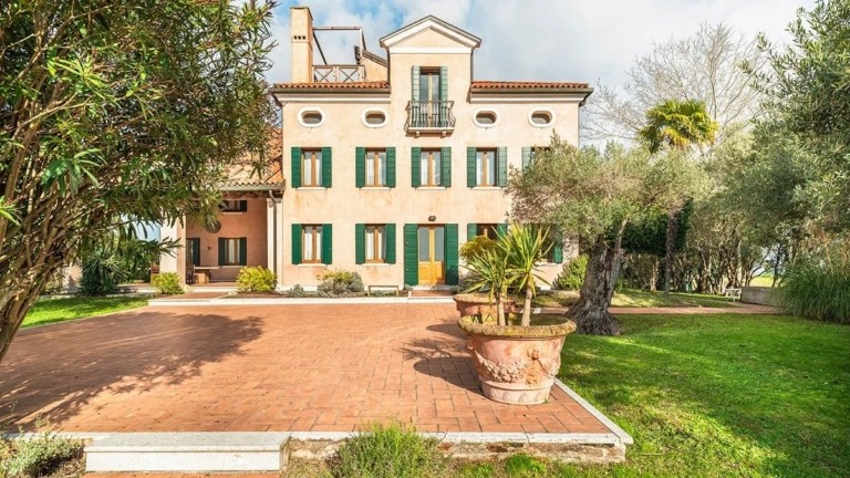 Πωλείται το ιδιωτικό νησί των Swarovski στη Βενετία 