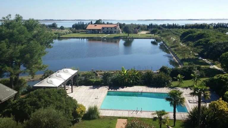 Πωλείται το ιδιωτικό νησί των Swarovski στη Βενετία 