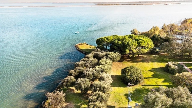 Πωλείται το ιδιωτικό νησί των Swarovski στη Βενετία 