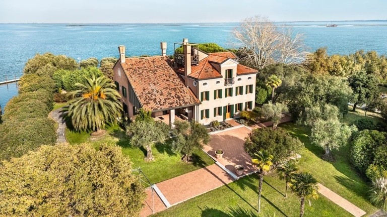 Πωλείται το ιδιωτικό νησί των Swarovski στη Βενετία 