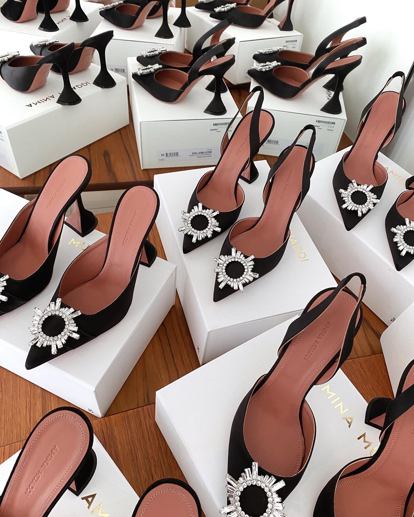 Οι άνθρωποι που βρίσκουν τα πιο δυσεύρετα κομμάτια της μόδας για την ελίτ 