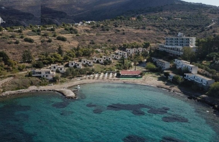 Aegina Maris: Το ξενοδοχείο-«φάντασμα» της Αίγινας βγαίνει στο σφυρί (pics)