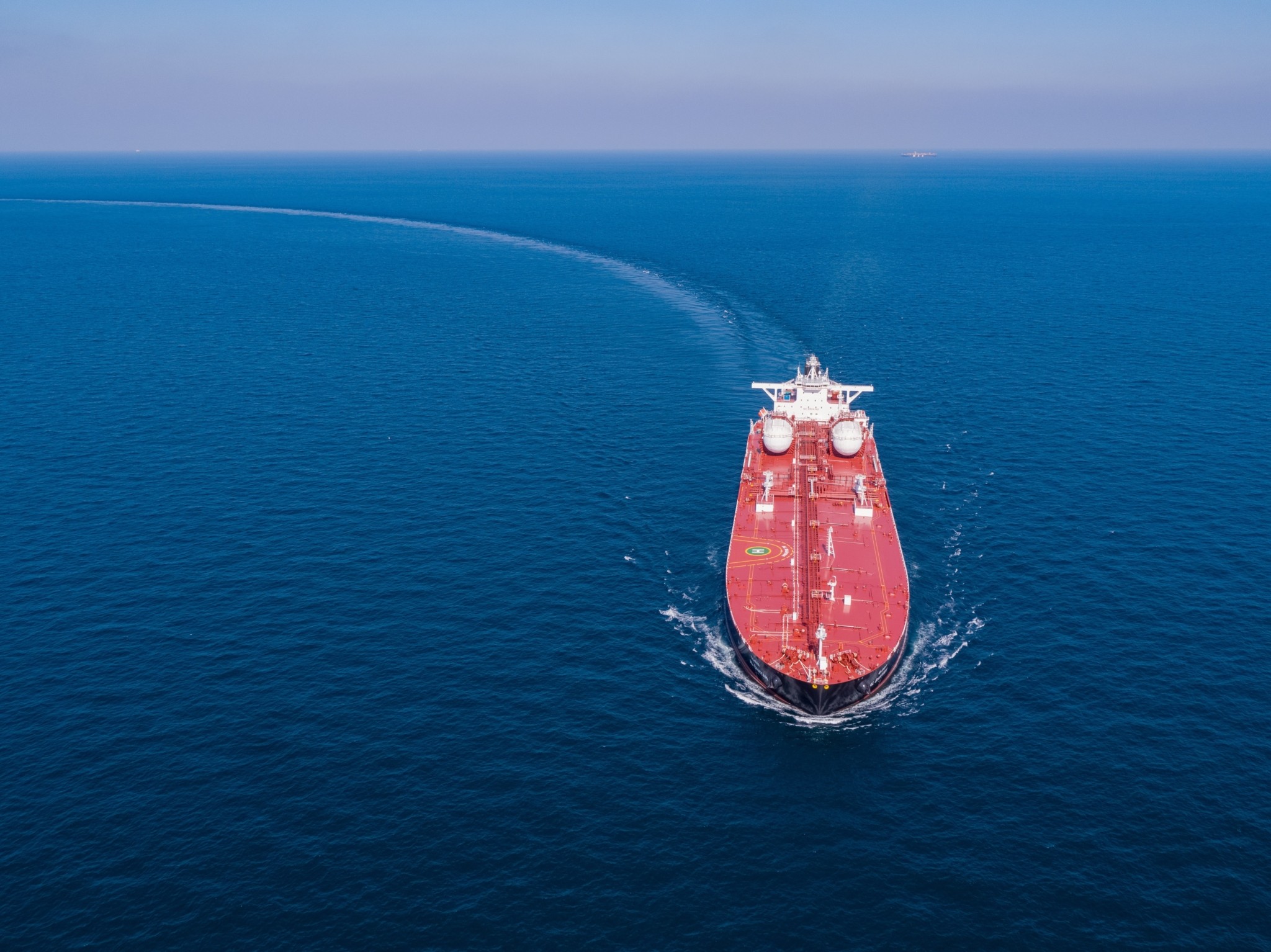 Στενά του Ορμούζ: Η Adnoc μεταφέρει LNG με «αόρατα» τάνκερ εν μέσω πολέμου