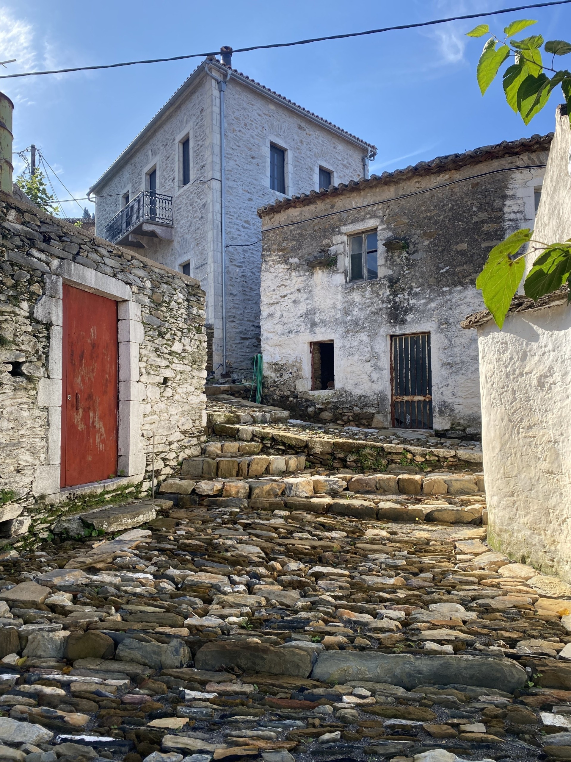 Δύο έργα σε Μάνη και Κάρπαθο αποθεώνουν την τέχνη του ντόπιου μάστορα