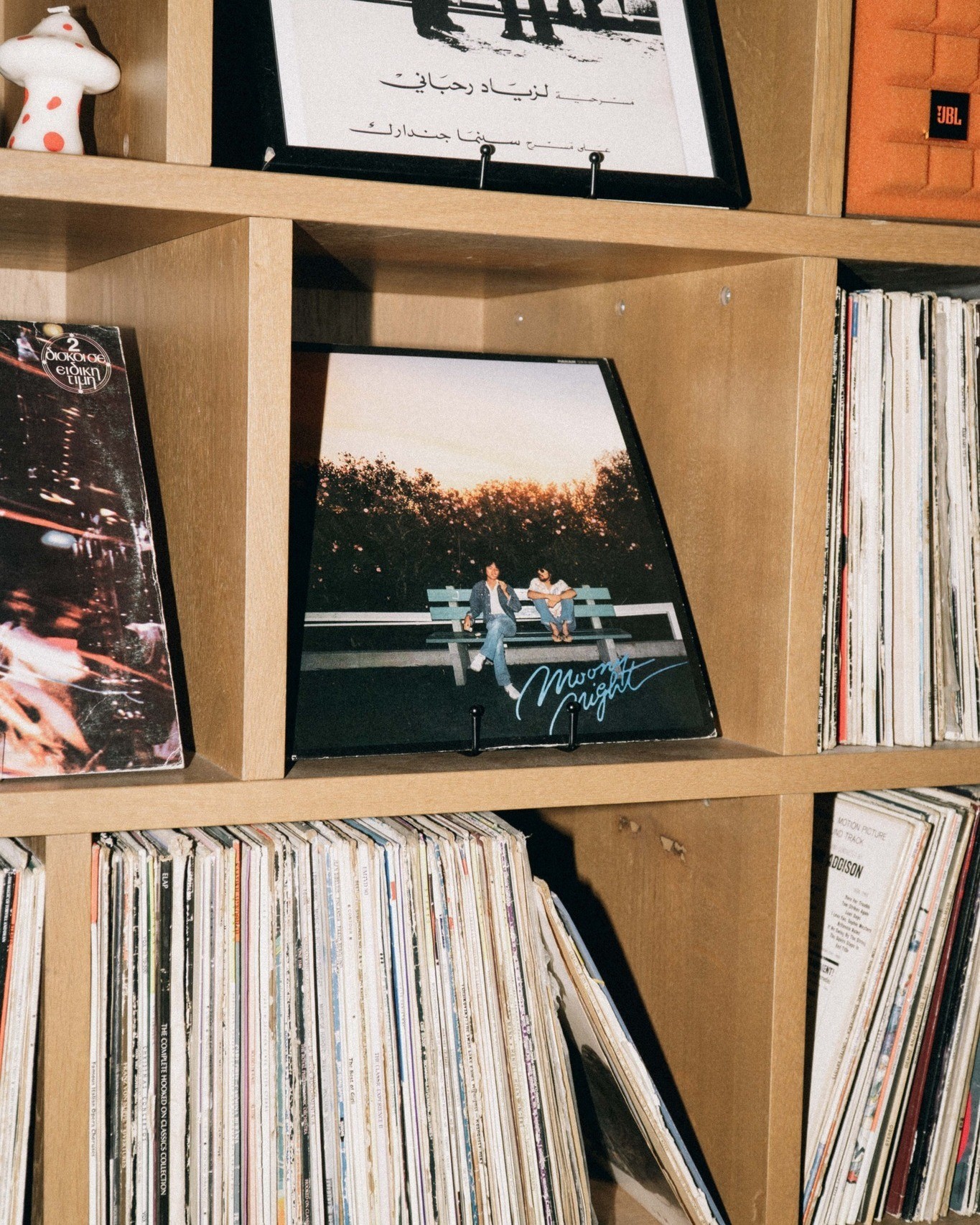 Απολαμβάνοντας “καθαρή μουσική” στα listening bars σε Αθήνα και Θεσσαλονίκη