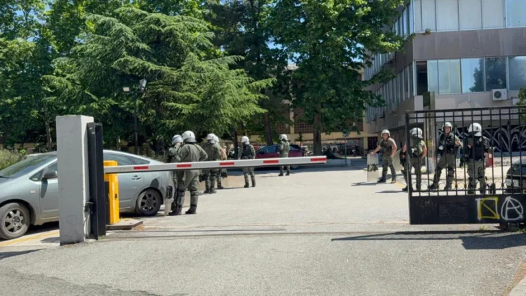 Επίθεση αντιεξουσιαστών με ρόπαλα σε φοιτητές μέσα στο ΑΠΘ με τραυματίες και προσαγωγές (pics) (upd)