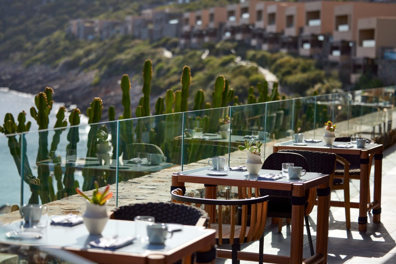 Daios Cove: Η κορυφαία εμπειρία του fine drinking και αυτό το καλοκαίρι στην Κρήτη