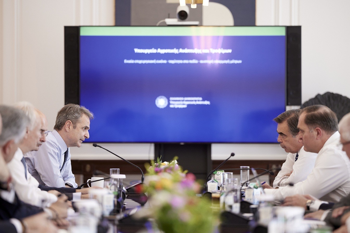 Σύσκεψη υπό τον Μητσοτάκη για αγροτικές ενισχύσεις και επιζωοτίες – Στο επίκεντρο ευλογιά και αφθώδης πυρετός