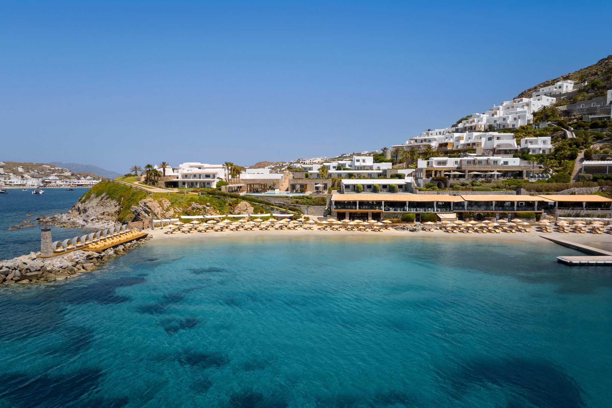 Santa Marina Mykonos: 40 χρόνια ιστορίας και η exclusive συνεργασία με τον Paul Wesley