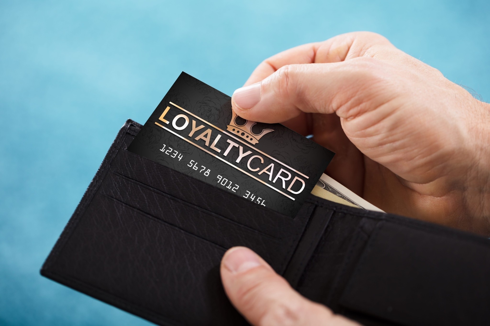 Δωρεάν μίλια, επιταγές και loyalty cards – Η ανταμοιβή που έγινε πληροφορία