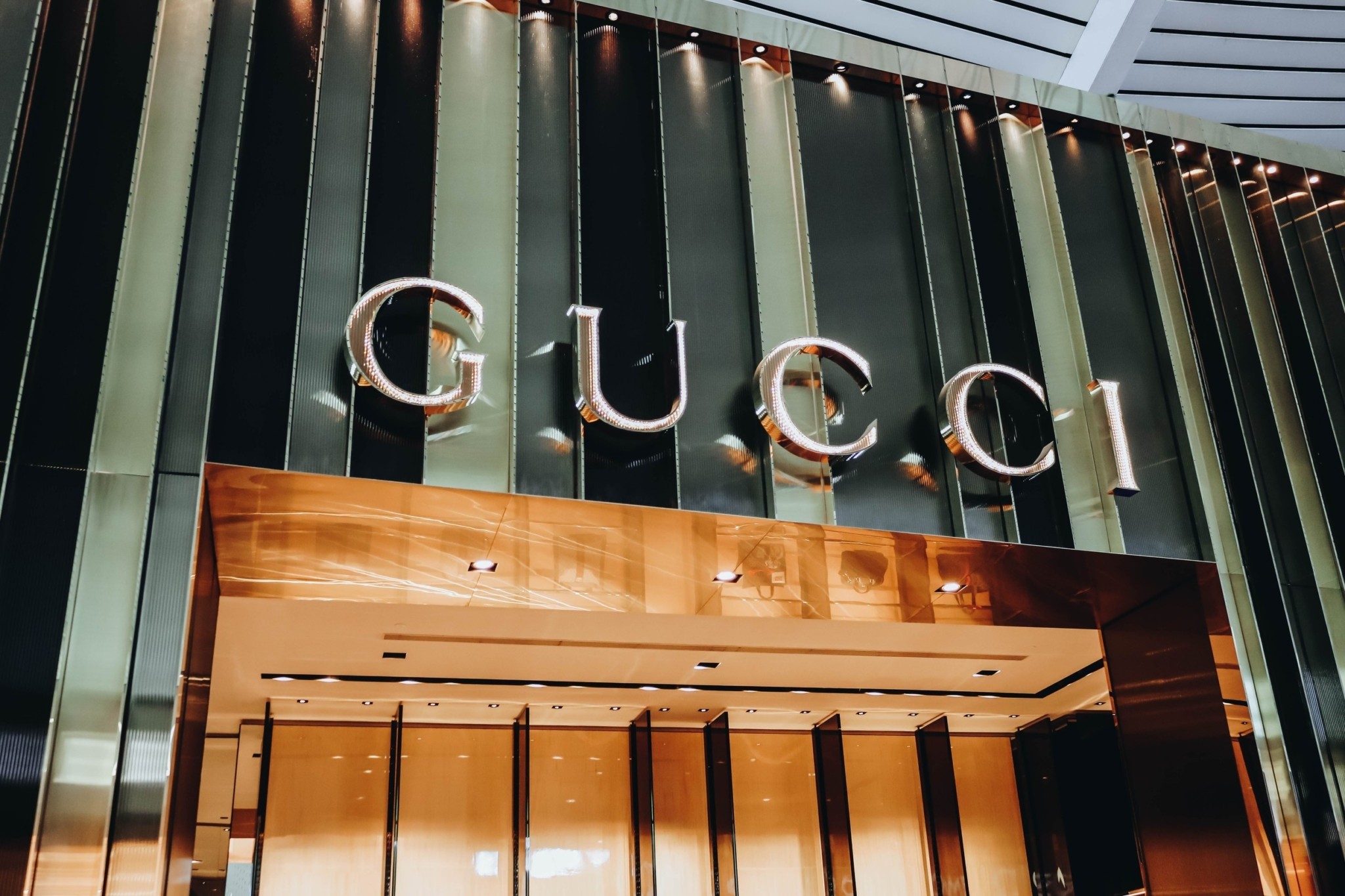 Πτώση 6% στις πωλήσεις της Gucci το τρίτο τρίμηνο – Βουτιά 12% στη μετοχή της Kering