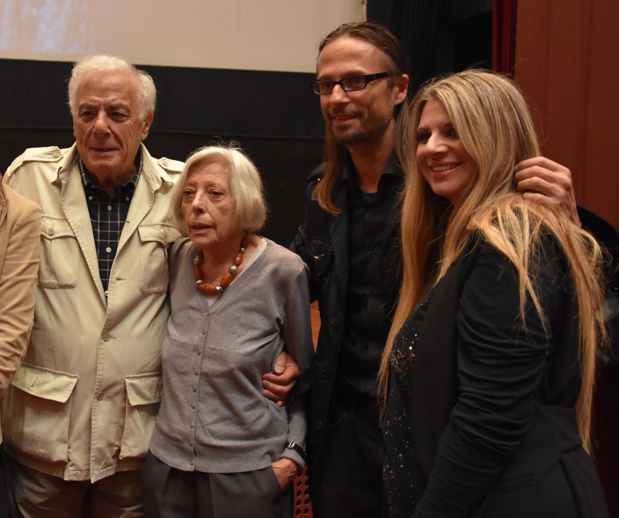 Η μυθιστορηματική ζωή της Ελληνίδας ενδυματολόγου Ανθεα Σίλμπερτ που έγραψε ιστορία στο Χόλιγουντ