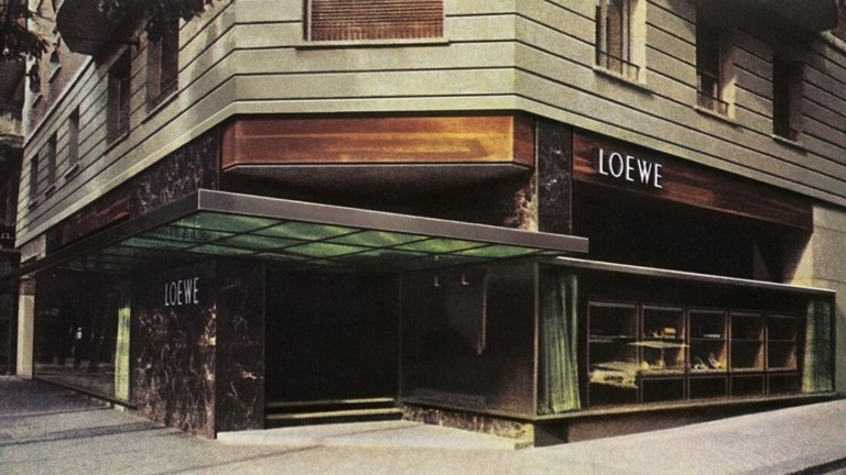 Loewe: Η ιστορία 180 χρόνων πίσω από την σπάνια τέχνη του δέρματος