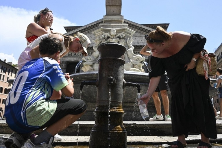 Καύσωνας στην Ευρώπη: Πάνω από 1.300 θάνατοι, ρεκόρ άνω των 41°C σε Γερμανία και Τσεχία