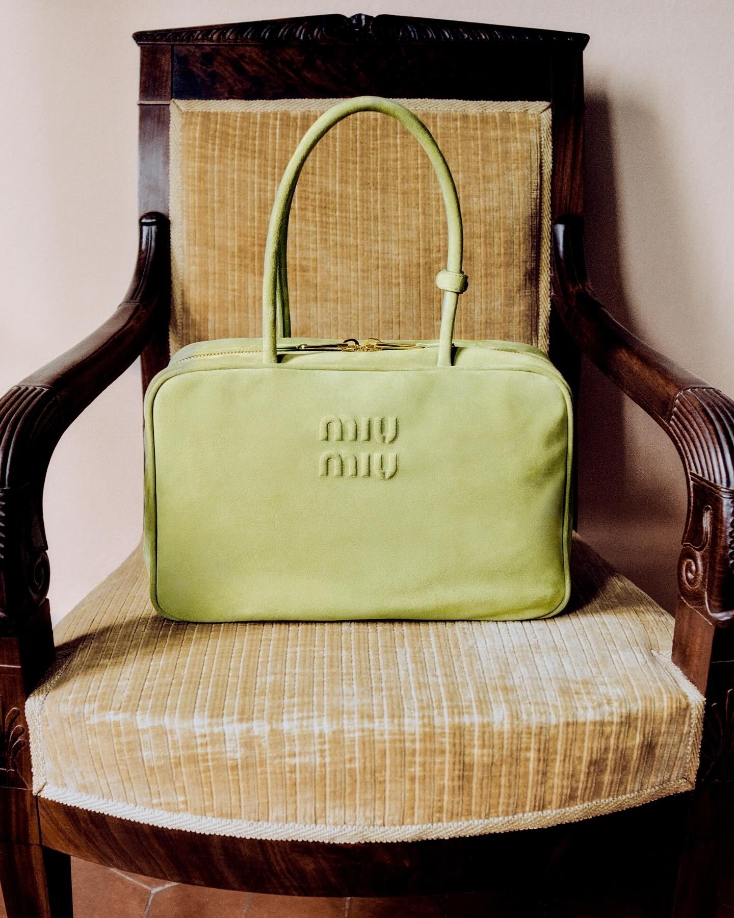 Μόδα: Ποια είναι η bowling bag και γιατί επιστρέφει