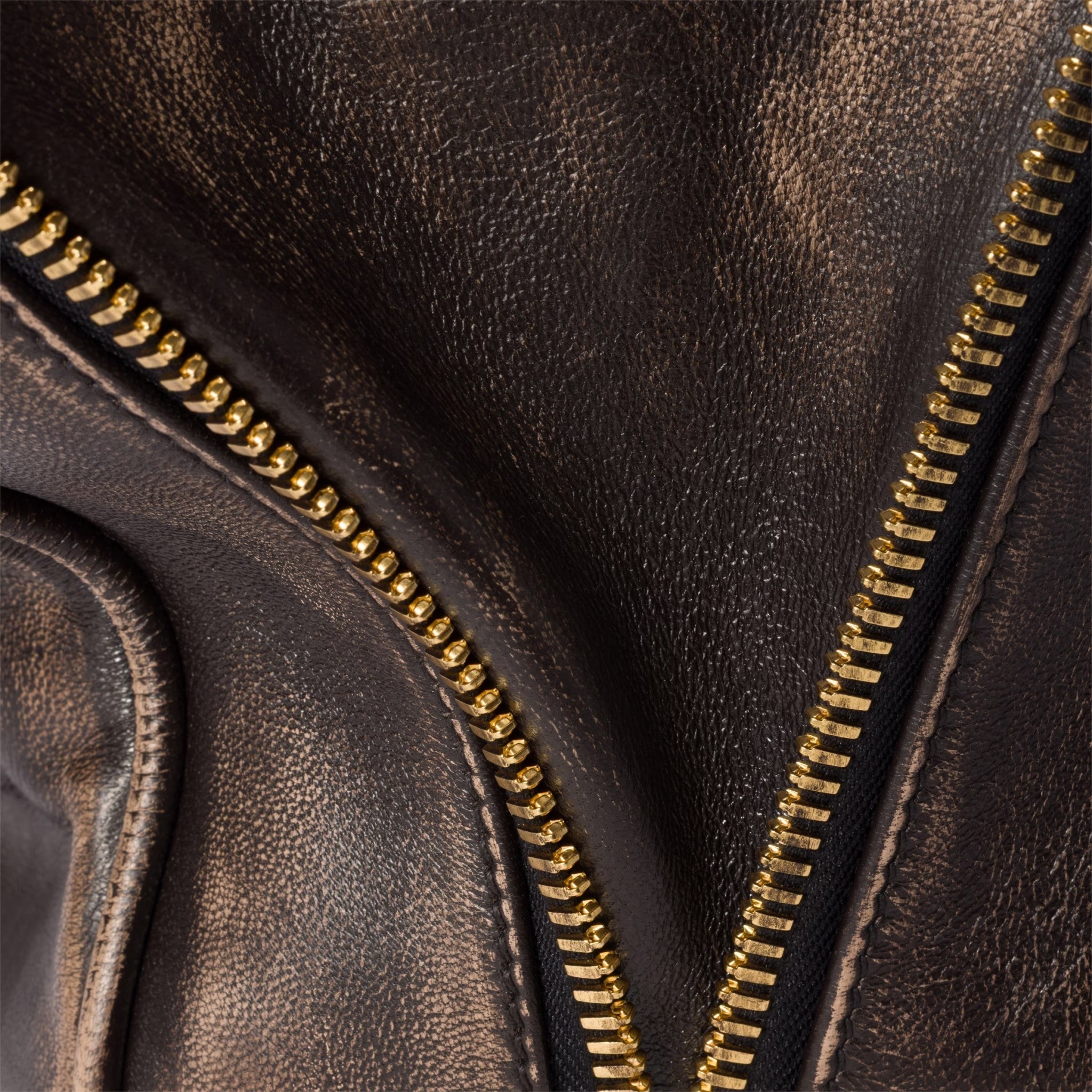 Μόδα: Ποια είναι η bowling bag και γιατί επιστρέφει