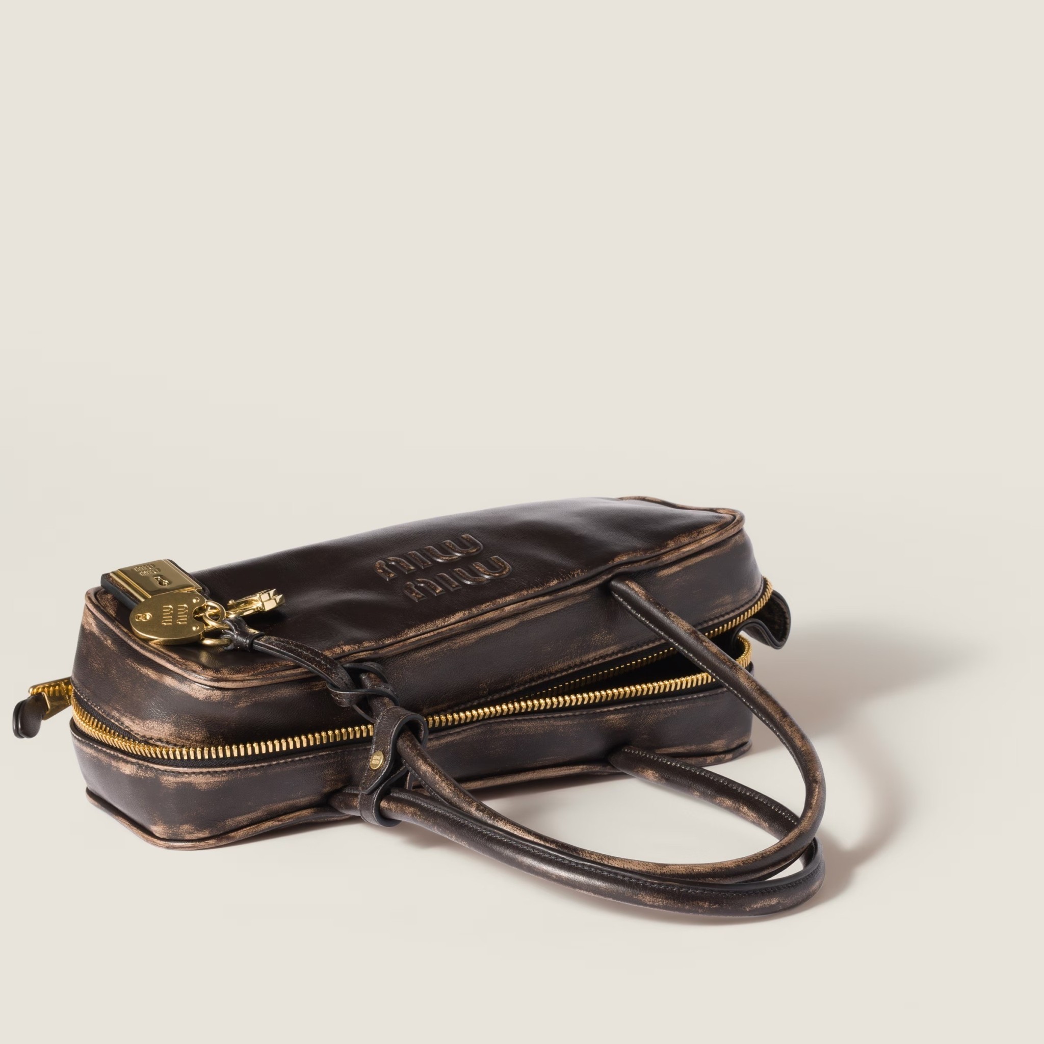 Μόδα: Ποια είναι η bowling bag και γιατί επιστρέφει