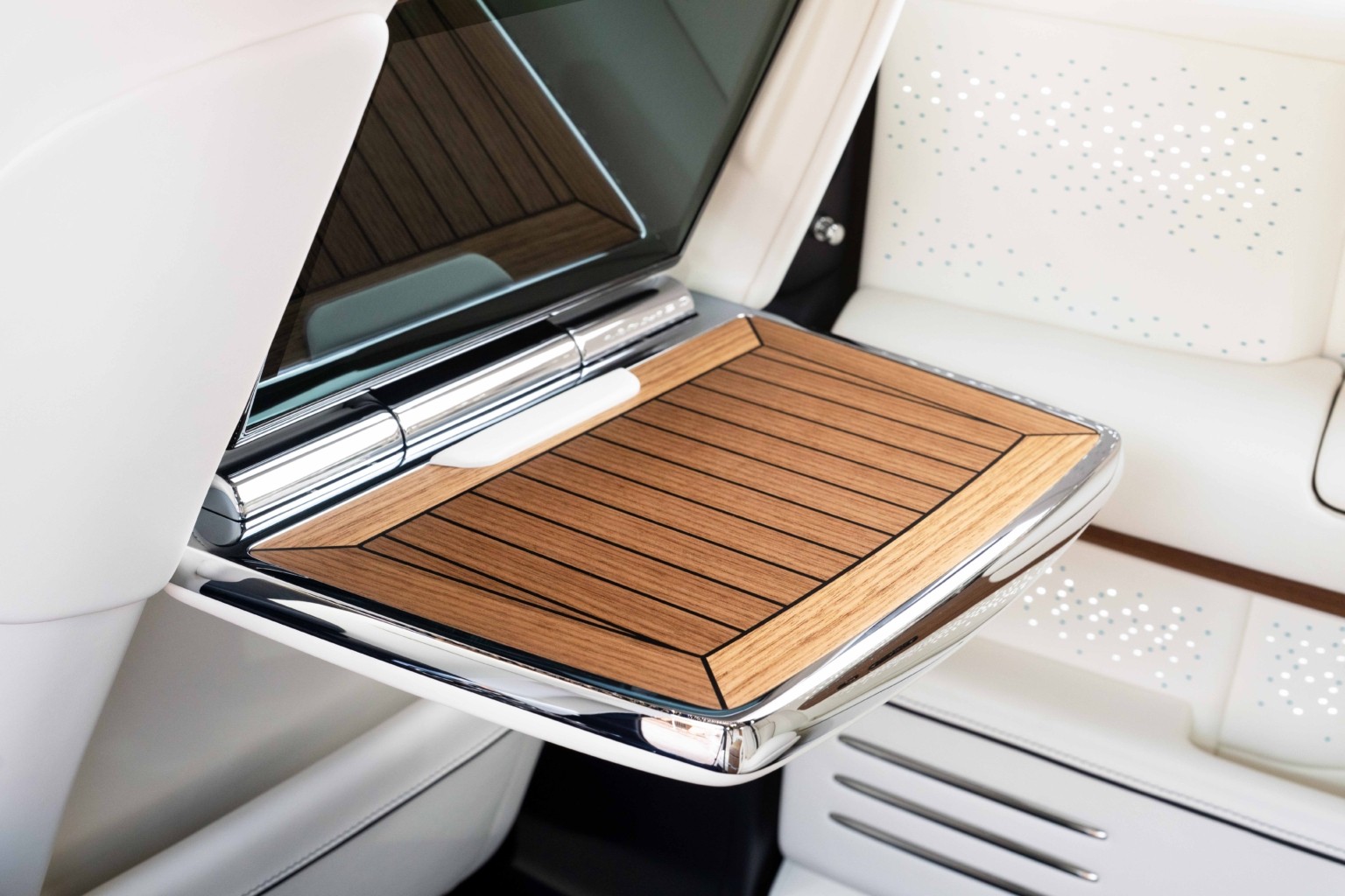 Rolls-Royce Phantom Regatta: Ενα γιοτ με τέσσερις τροχούς