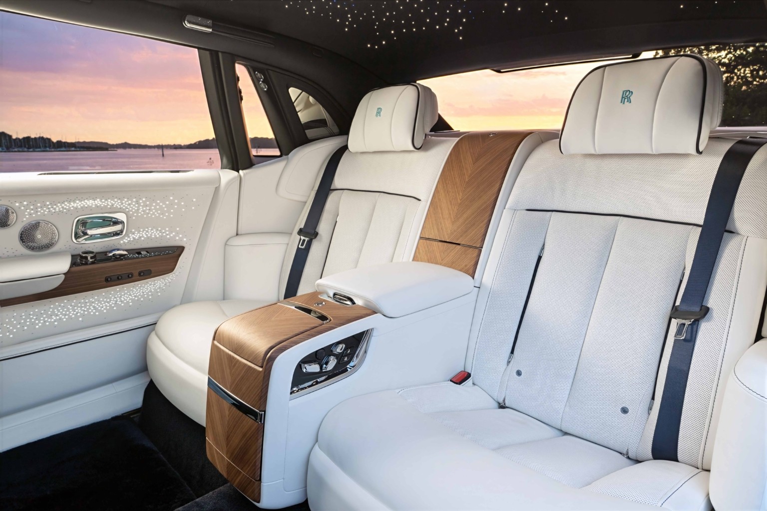 Rolls-Royce Phantom Regatta: Ενα γιοτ με τέσσερις τροχούς