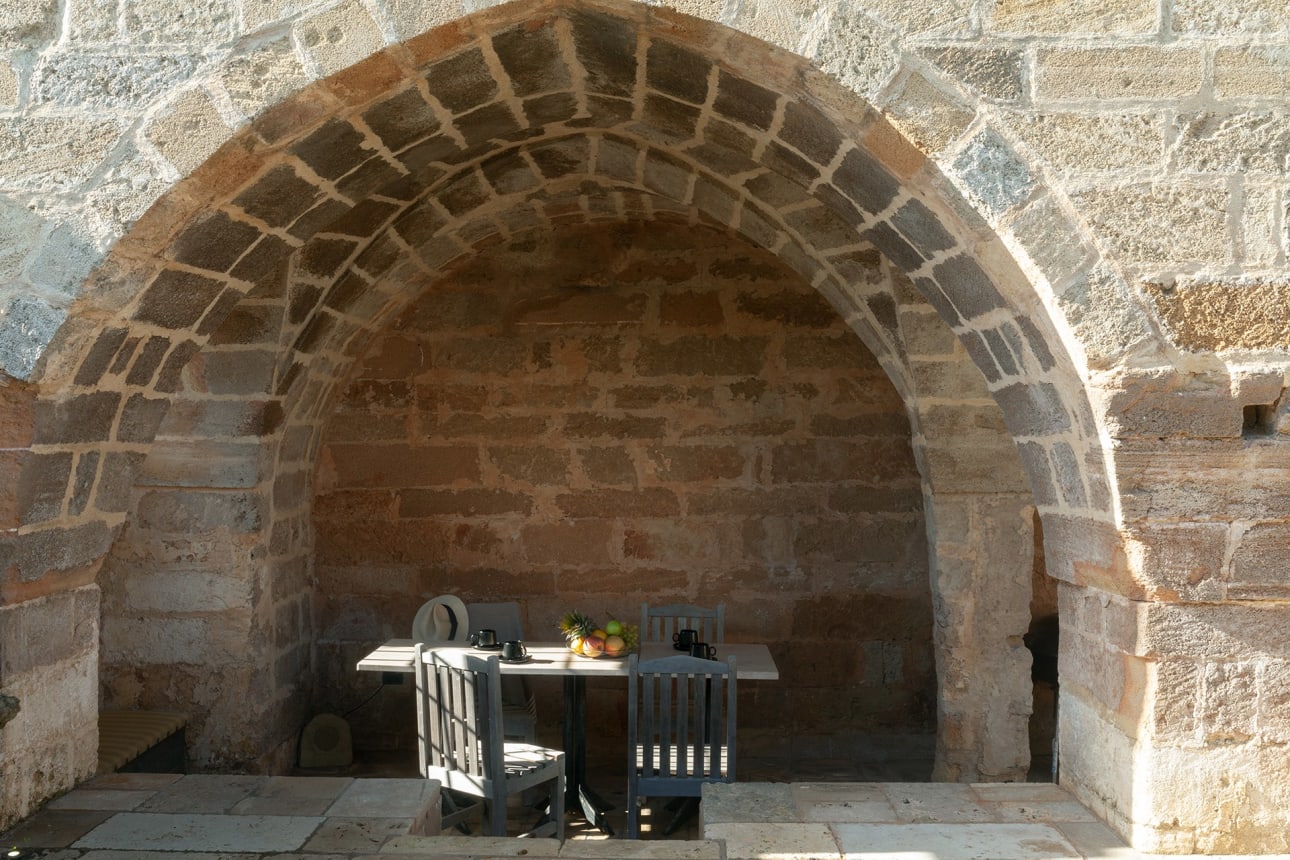 Μια έπαυλη καταφύγιο ηρεμίας στους ελαιώνες του Salento στη νότια Ιταλία