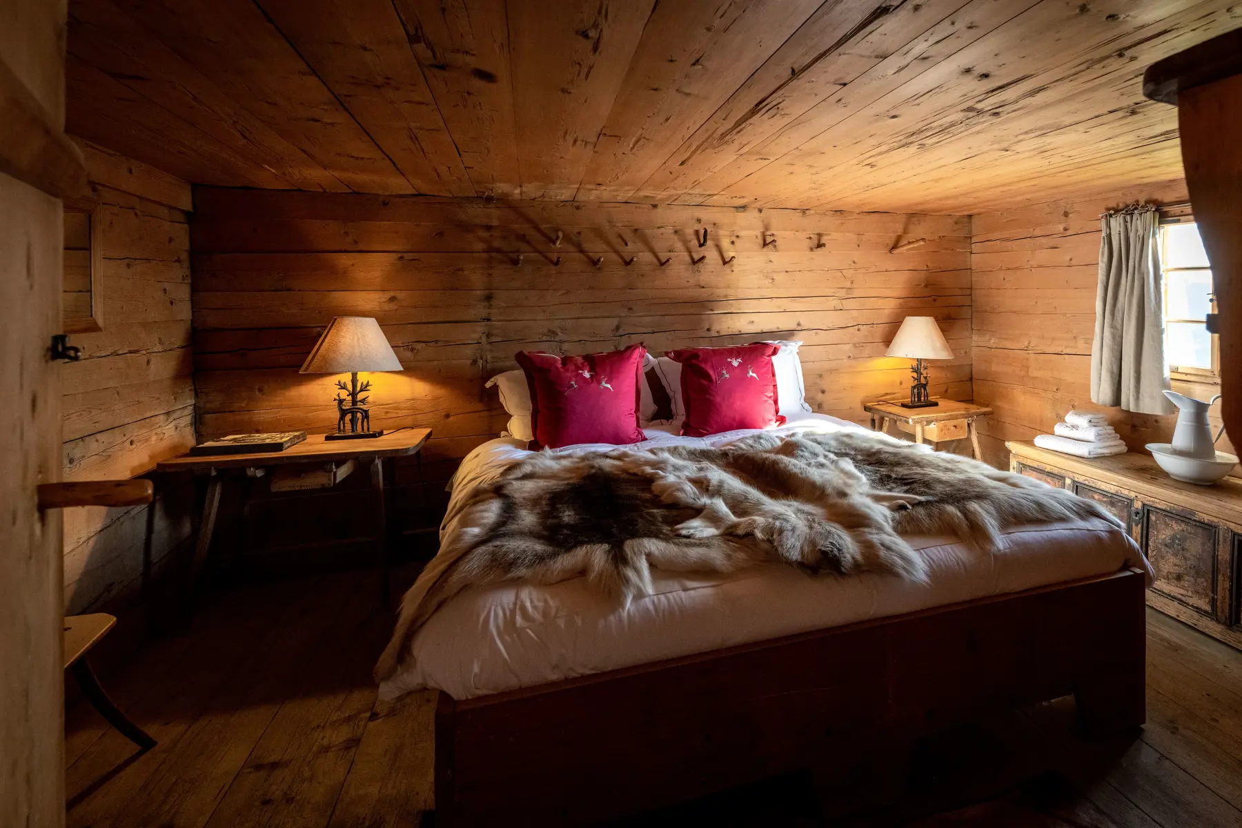 Πώς είναι το καλοκαίρι στο Gstaad Palace, το ξενοδοχείο-σύμβολο στις ελβετικές Αλπεις