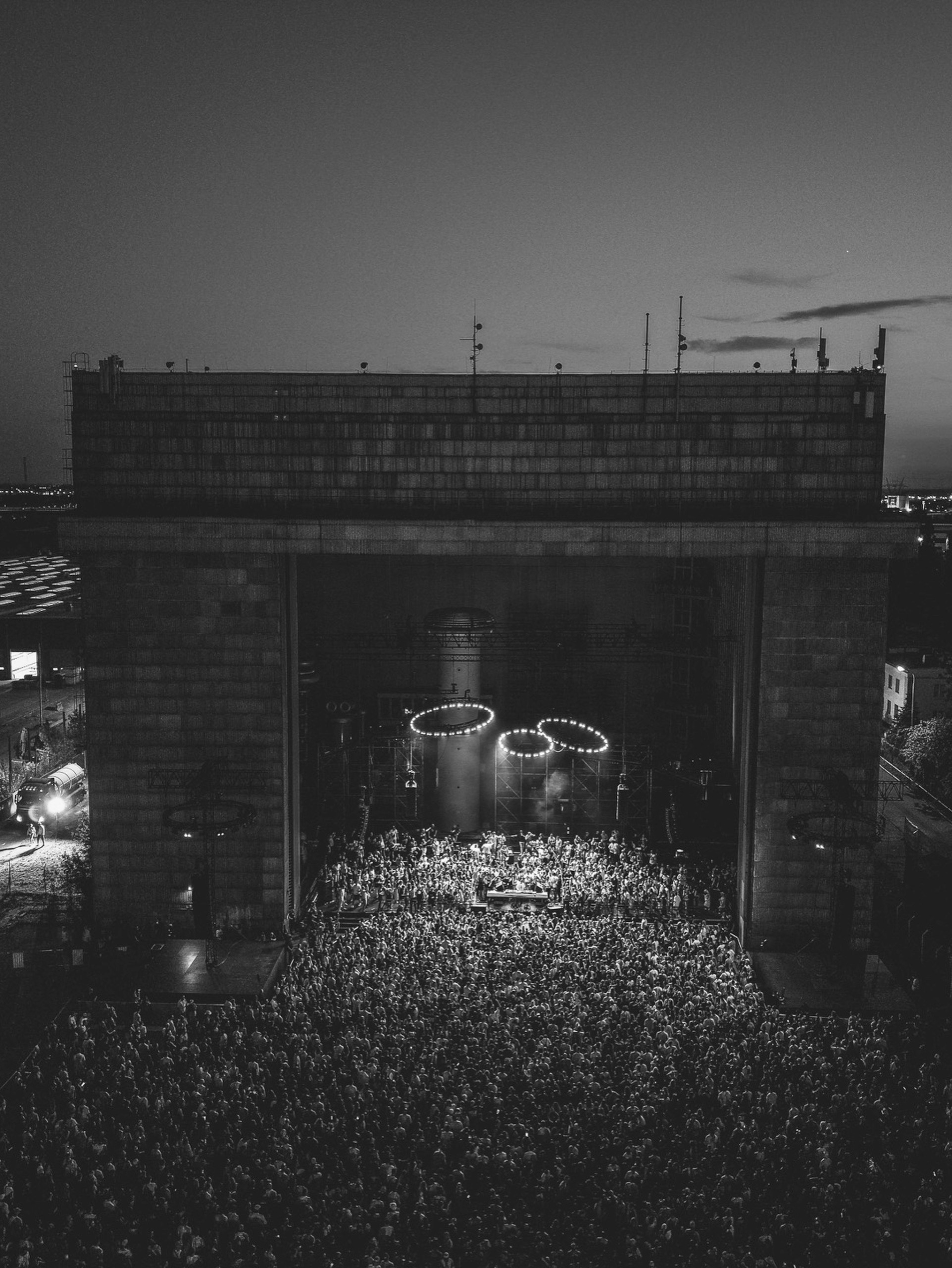 To star-system και το χρηματιστήριο των DJs
