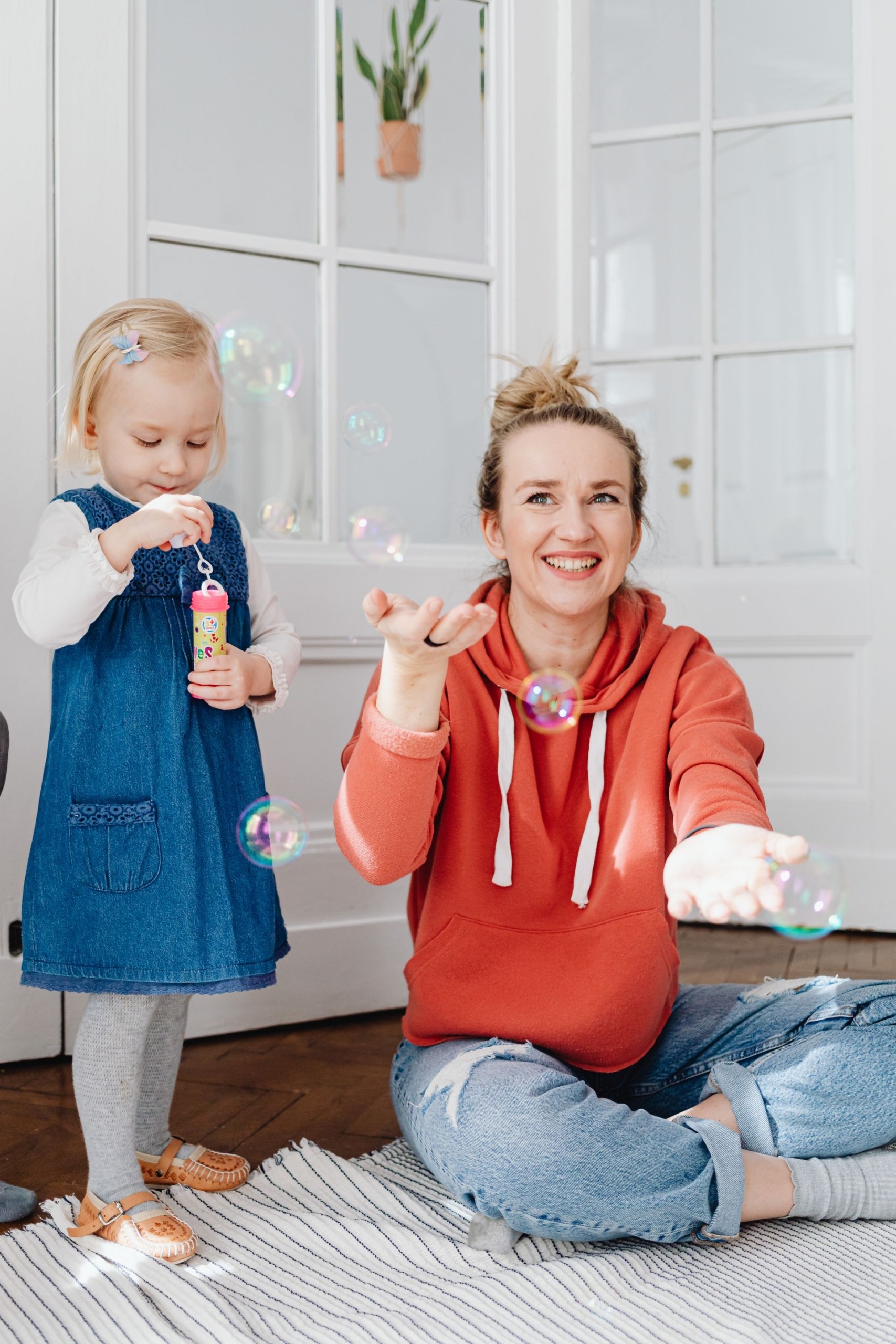 Γιατί είναι τόσο δύσκολο να βρεις τη σωστή babysitter;
