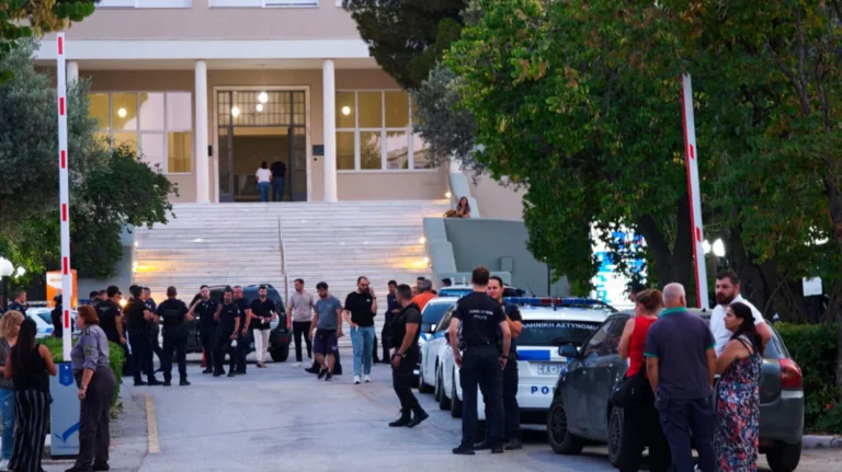 Καταστράφηκε κλινική στο Σισμανόγλειο έπειτα από φωτιά σε δωμάτιο- «Κάποιος έβαλε φωτιά στο στρώμα» λέει ο Γεωργιάδης (vids) (upd)