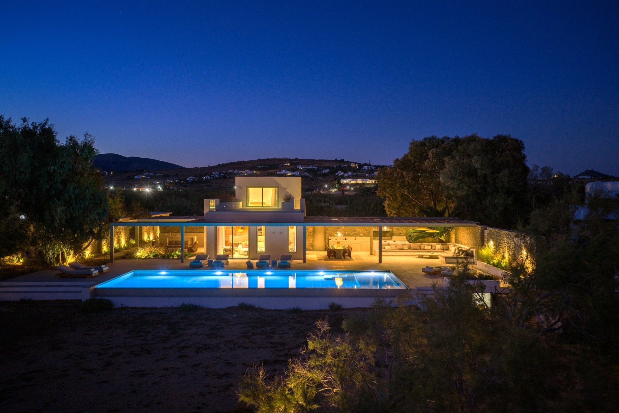 Villa Noema: Μια εντυπωσιακή παραθαλάσσια κατοικία στη Χρυσή Ακτή στην Πάρο