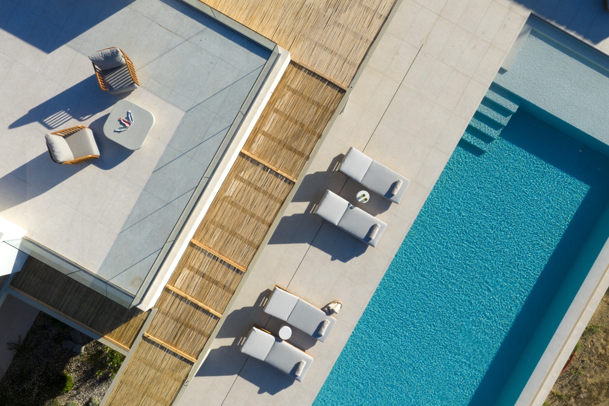 Villa Noema: Μια εντυπωσιακή παραθαλάσσια κατοικία στη Χρυσή Ακτή στην Πάρο
