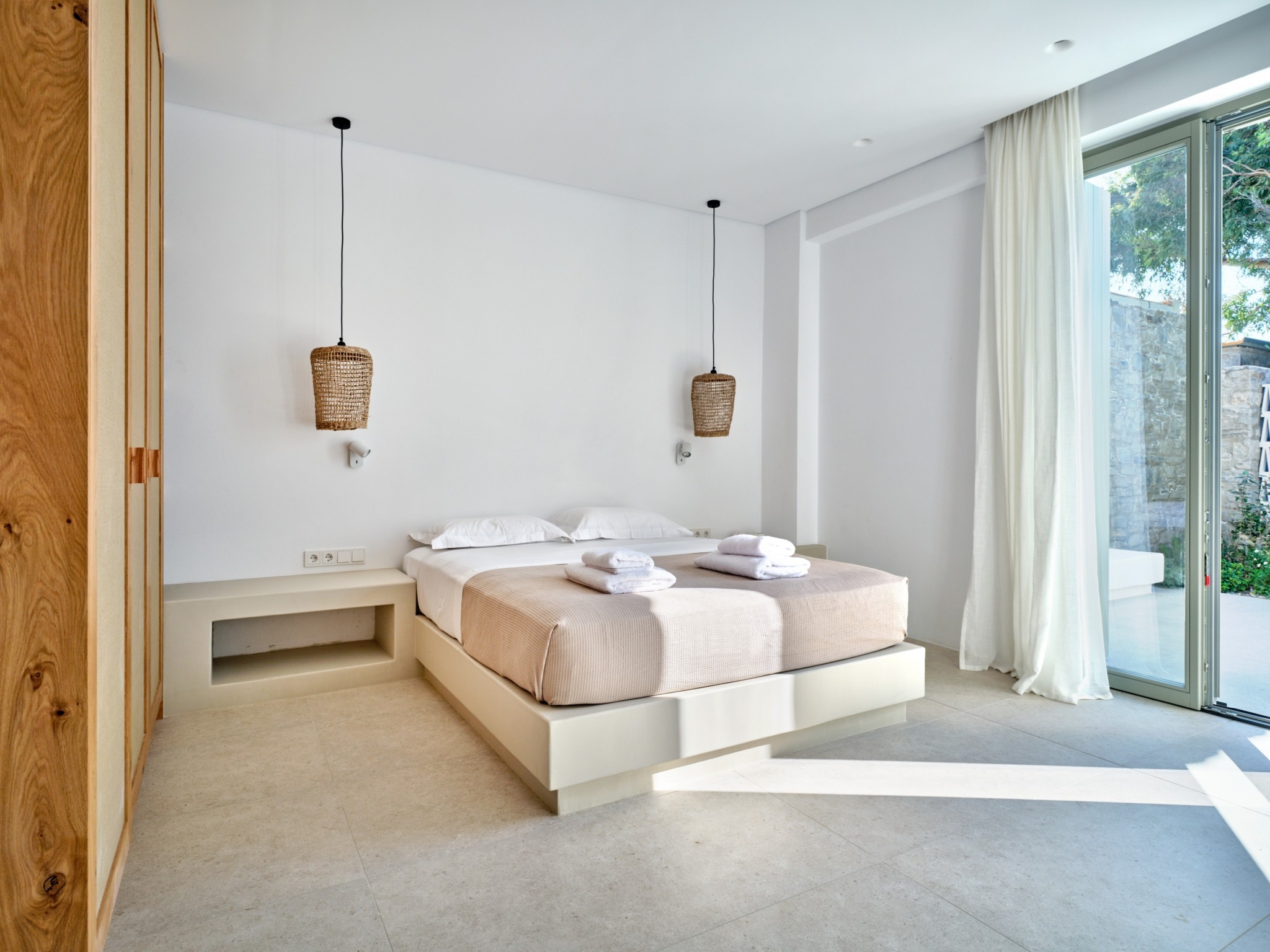 Villa Noema: Μια εντυπωσιακή παραθαλάσσια κατοικία στη Χρυσή Ακτή στην Πάρο