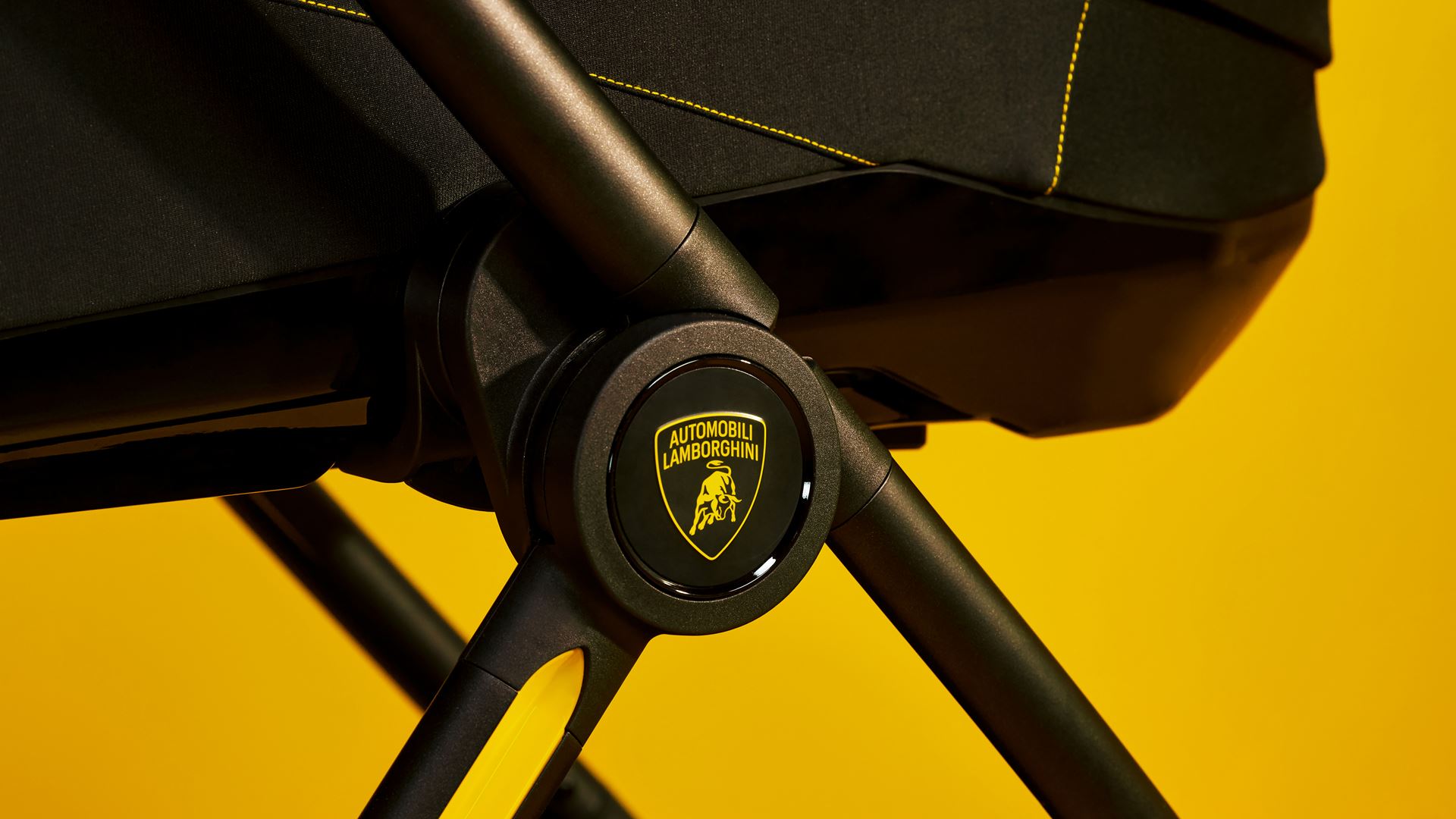 Οταν το μωρό σου κυκλοφορεί με Lamborghini