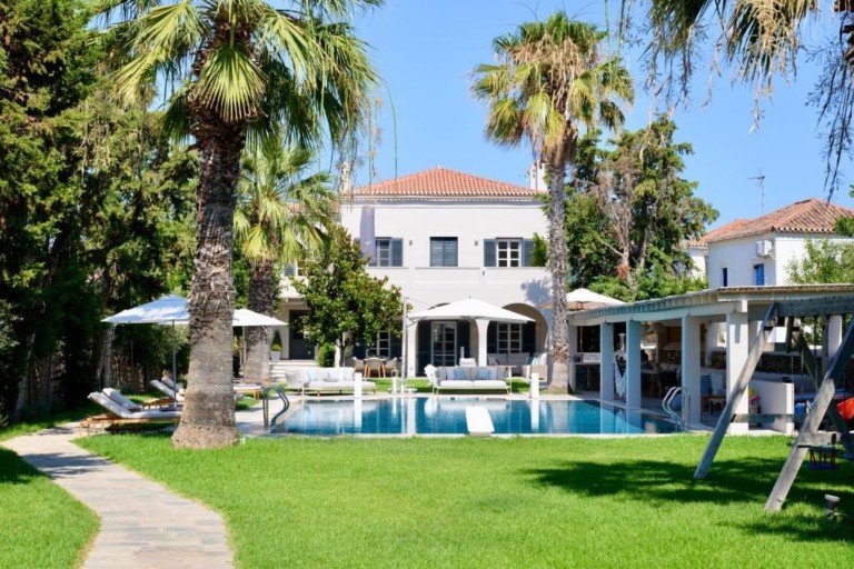 10 εντυπωσιακές βίλες στην Ελλάδα για απόλυτη πολυτέλεια και ιδιωτικότητα