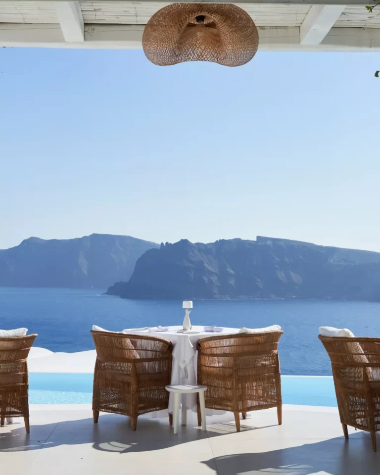 Η εμπειρία σε 5 σπουδαία εστιατόρια της Σαντορίνης