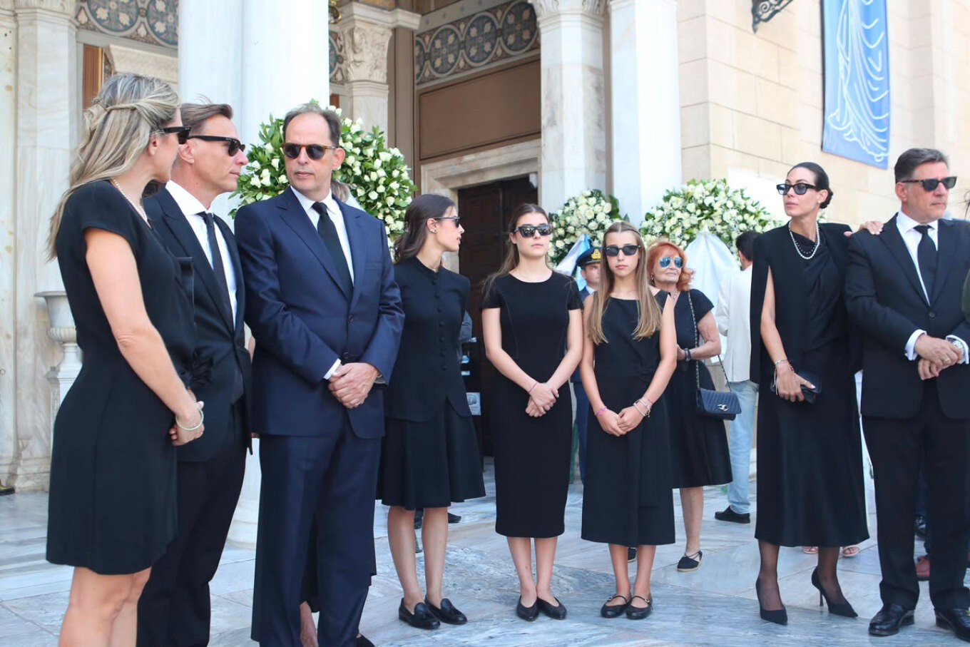 Το τελευταίο αντίο στον Γιάννη Βαρβιτσιώτη στη Μητρόπολη Αθηνών