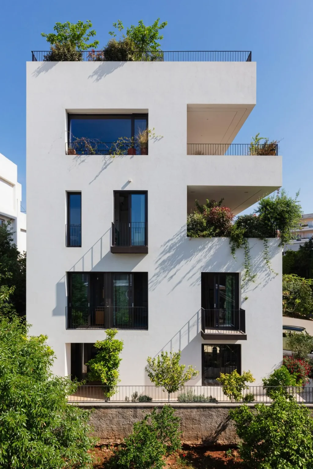 Οι ιστορίες πίσω από δύο design πολυκατοικίες στου Παπάγου