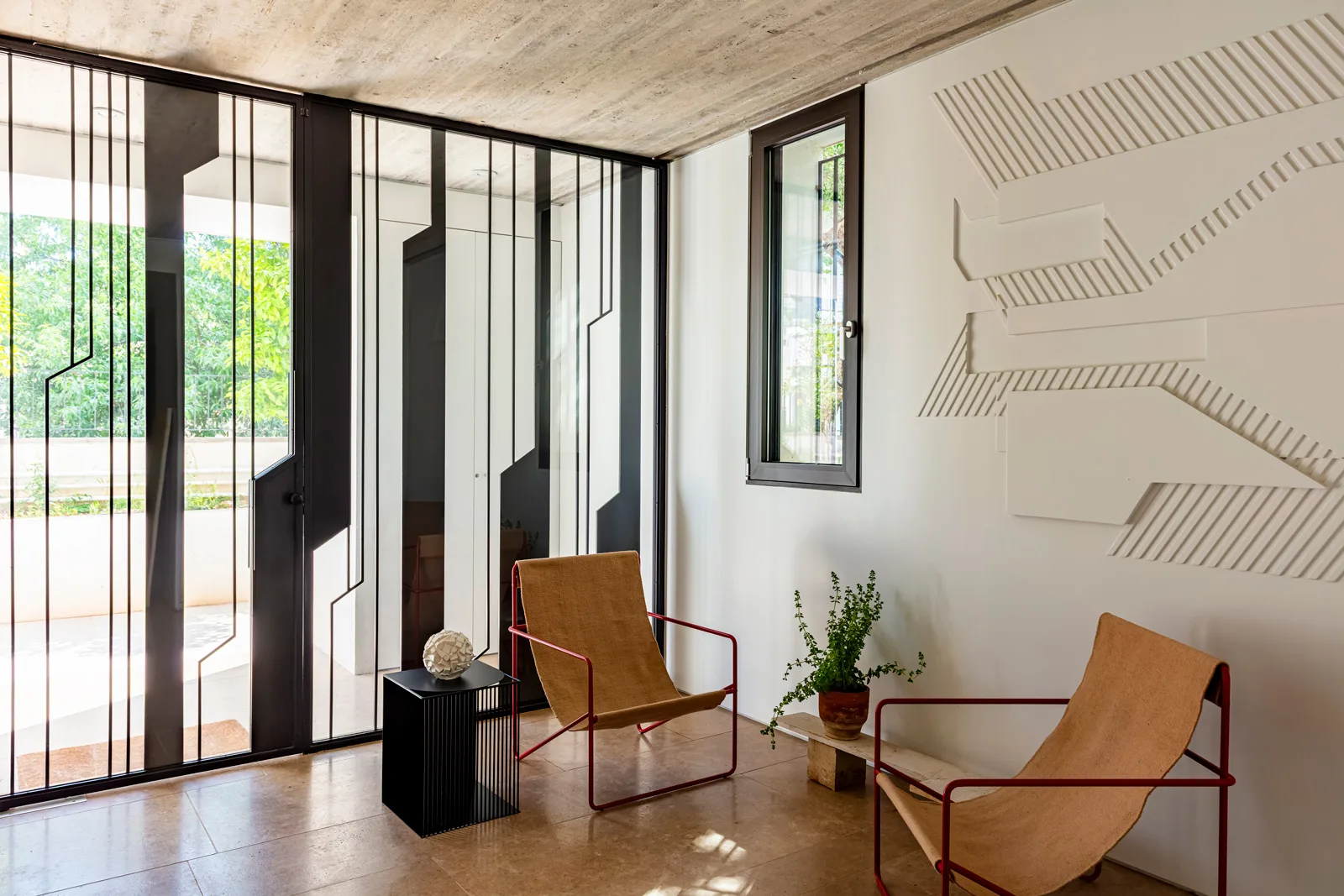 Οι ιστορίες πίσω από δύο design πολυκατοικίες στου Παπάγου