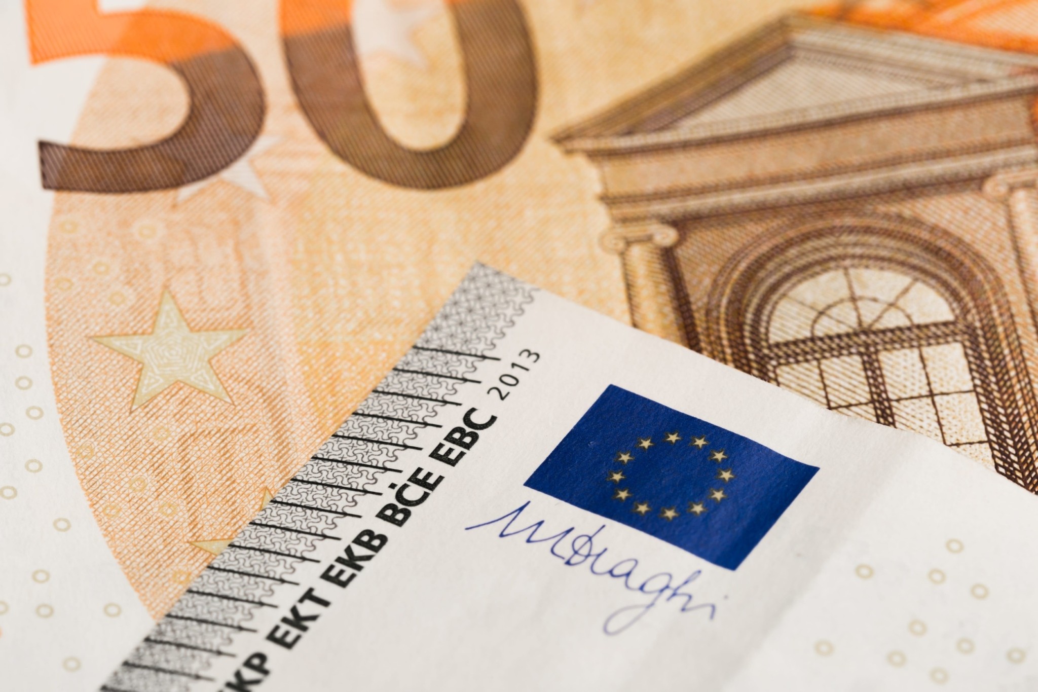 Πώς φτιάχνεται ένα χαρτονόμισμα του ευρώ; Το χαρτί, το μελάνι και το κόστος παραγωγής
