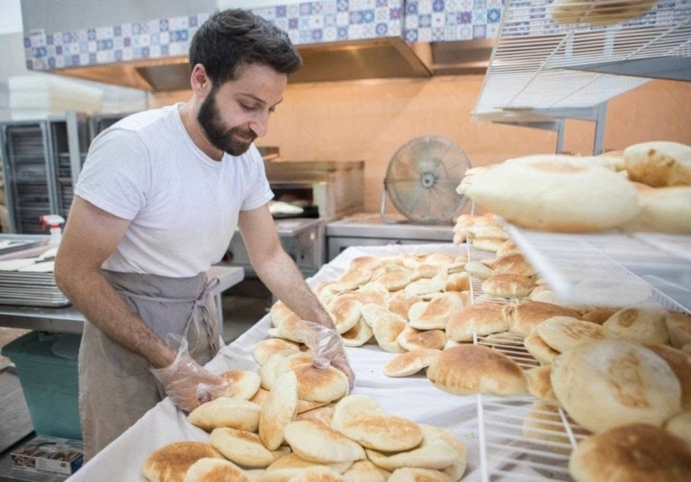 Τα παιδιά που σώζουν τα μαγαζιά των γονιών τους μέσω TikTok