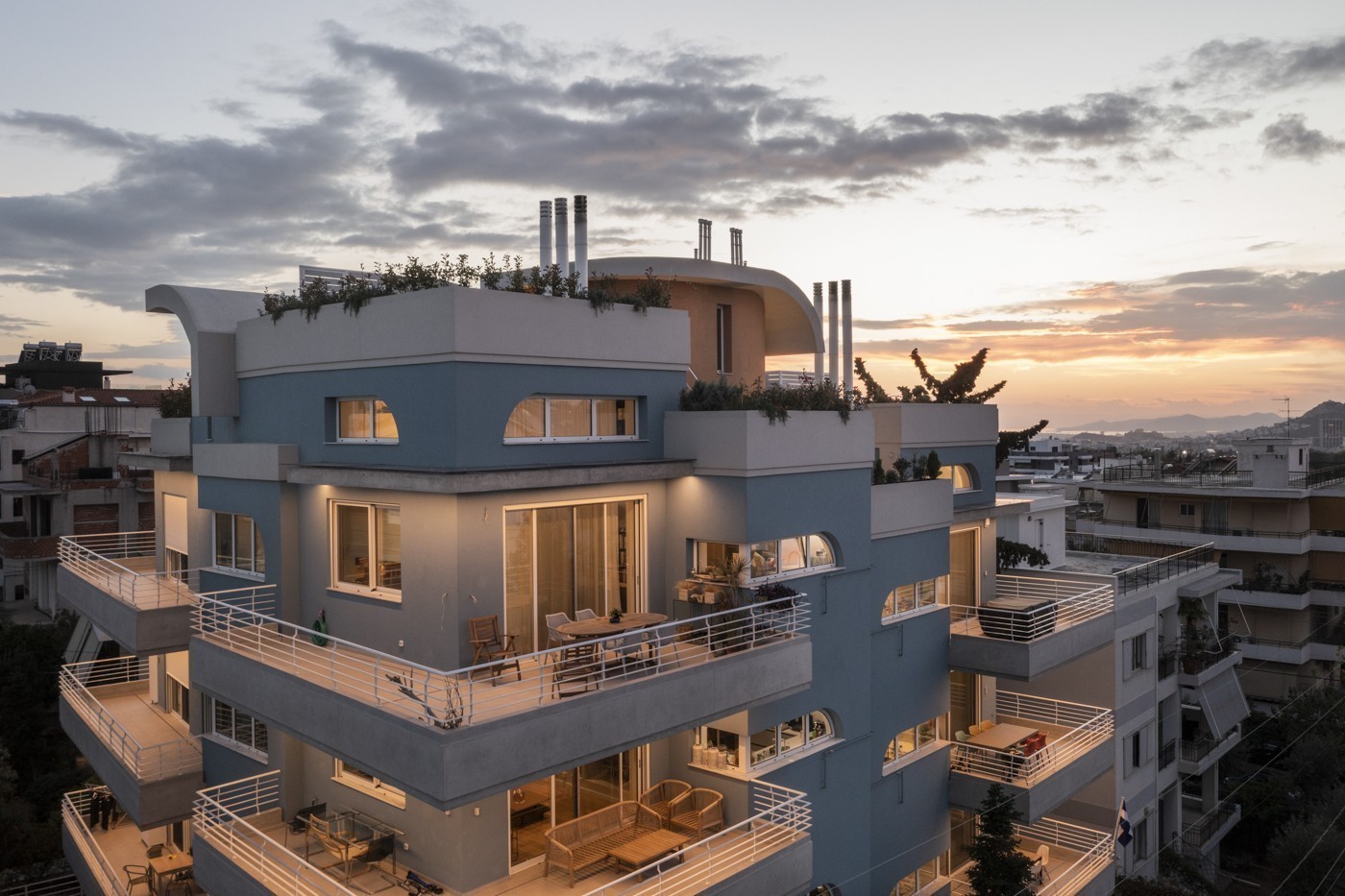 Οι ιστορίες πίσω από δύο design πολυκατοικίες στου Παπάγου