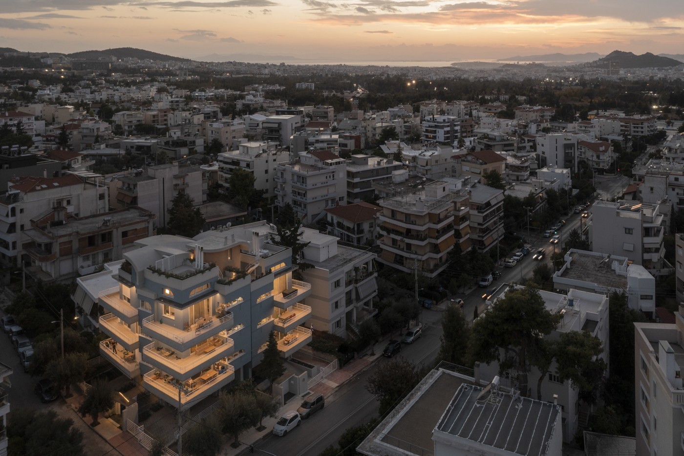 Οι ιστορίες πίσω από δύο design πολυκατοικίες στου Παπάγου