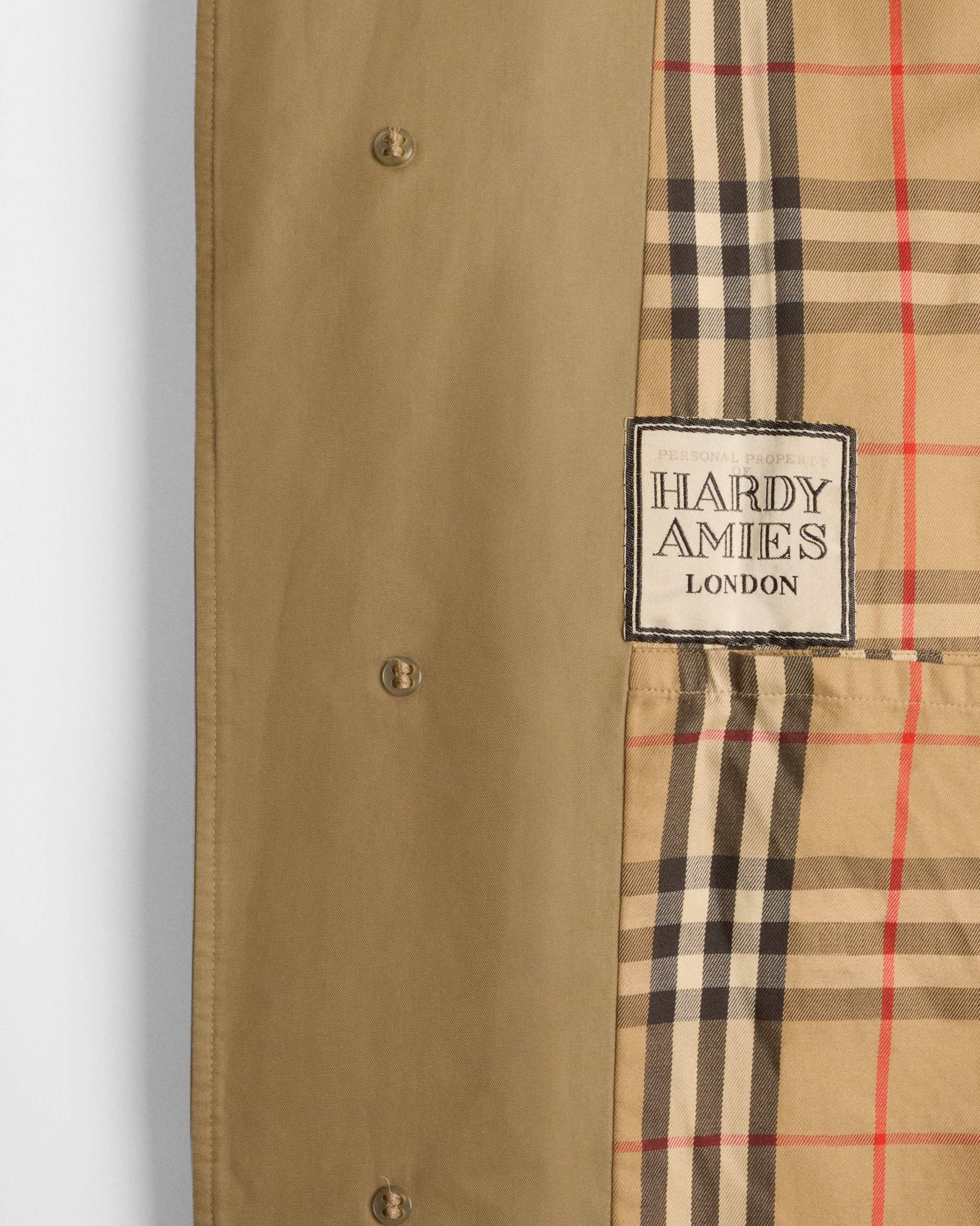 Η καμπαρντίνα Burberry στο μουσείο V&A