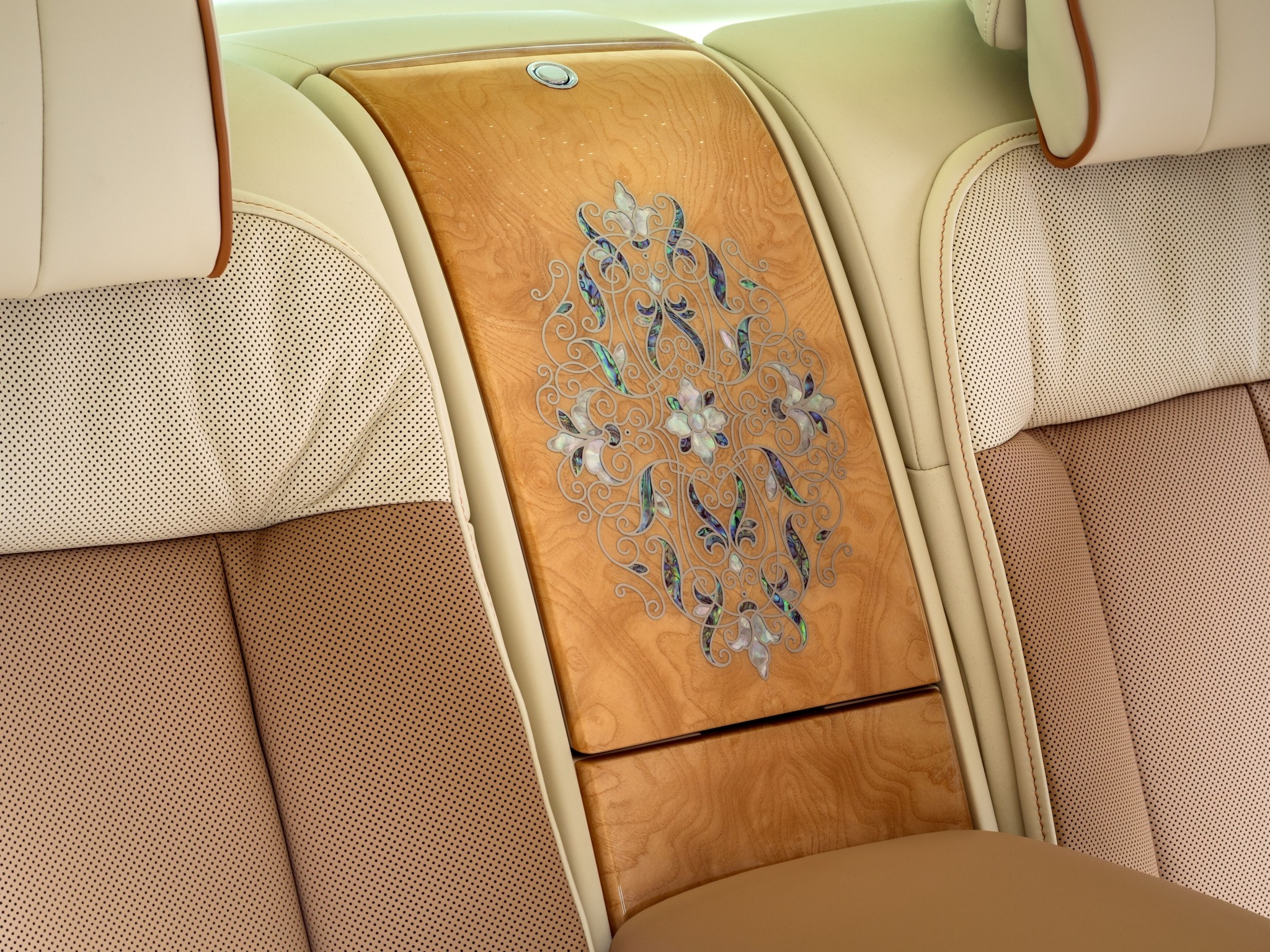 9 μήνες για ένα κολιμπρί: Η νέα τρέλα της Rolls-Royce