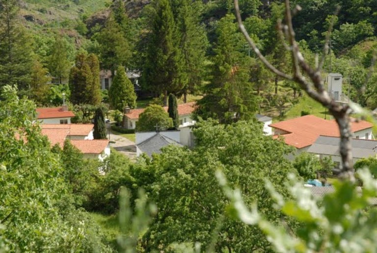 Πωλείται ολόκληρος οικισμός προς 850.000 ευρώ