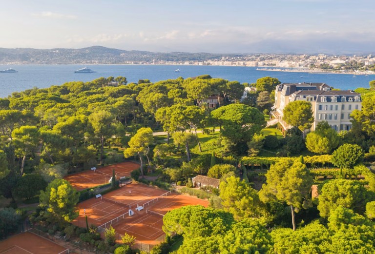 8 εντυπωσιακά γήπεδα τένις που ξεχωρίζουν