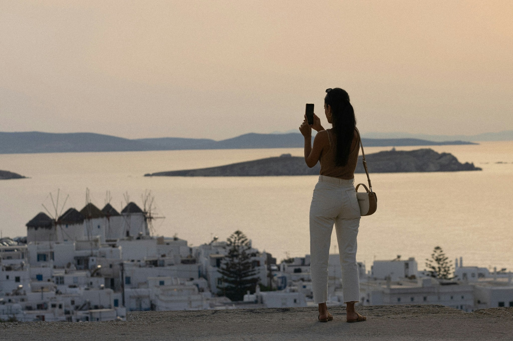 Η Μύκονος στο ταμείο: Η αλήθεια για τα έσοδα και τις αφίξεις του καλοκαιρού